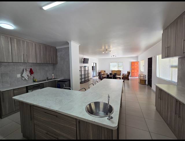 4 BEDROOM HOUSE FOR SALE IN HARBOUR LIGHTS